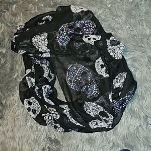 Women's skull infinity scarf🧣. Very nice! Light weight